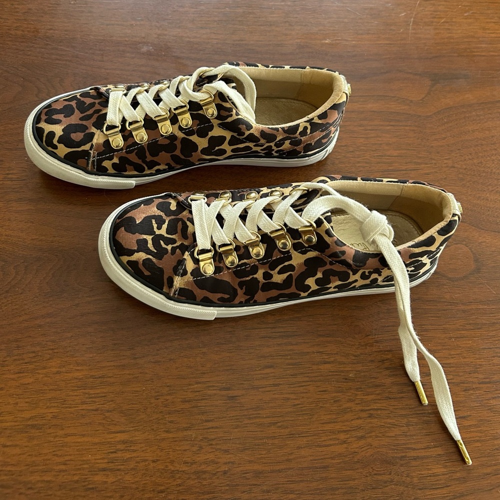 LILY PULITZER Hallie Leopard Print Lace Up Sneakers—SZ. 6.5 - Picture 4 of 4